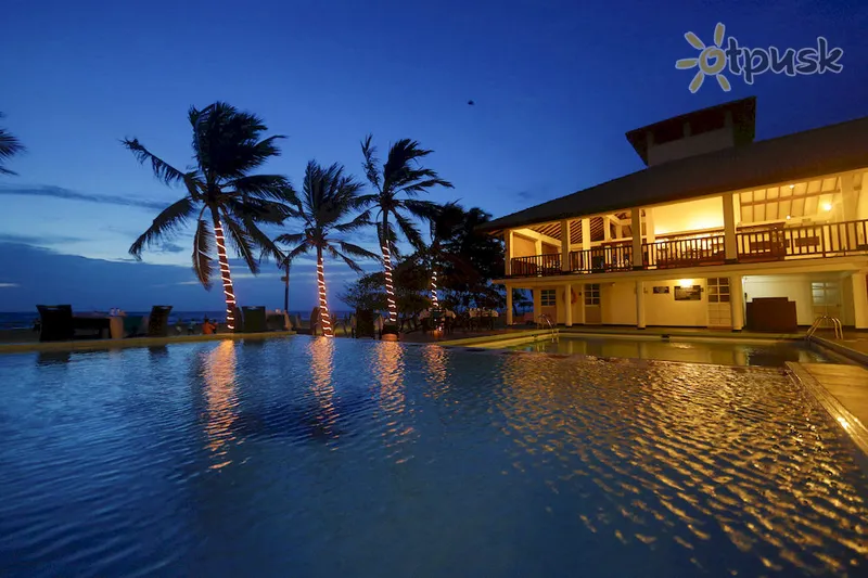 Фото отеля Catamaran Beach Hotel 3* Negombo Šrilanka ārpuse un baseini