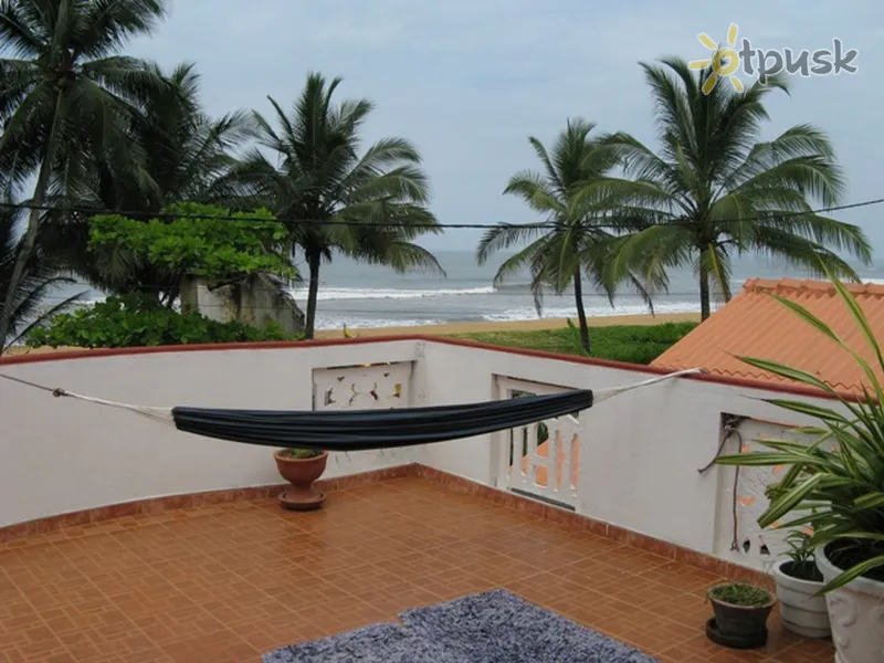 Фото отеля Petter's Beach Inn 2* Калутара Шри-Ланка экстерьер и бассейны