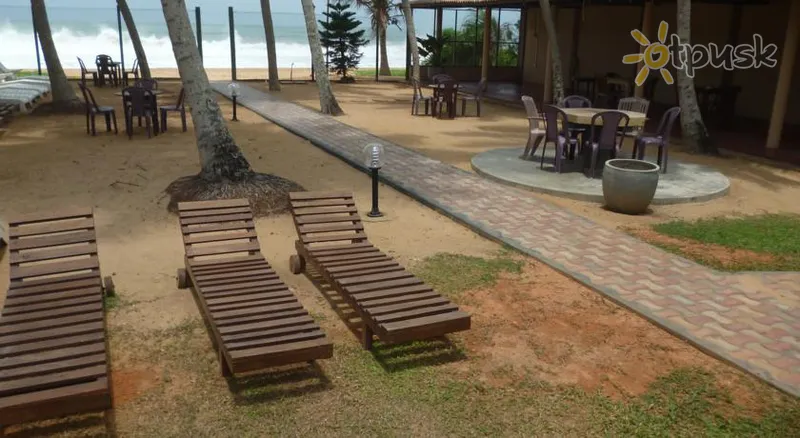 Фото отеля Ocean View Cottage Hotel 3* Хіккадува Шрі Ланка пляж