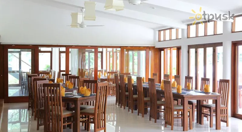 Фото отеля The Lakeside at Nuwarawewa 3* Анурадхапура Шрі Ланка бари та ресторани