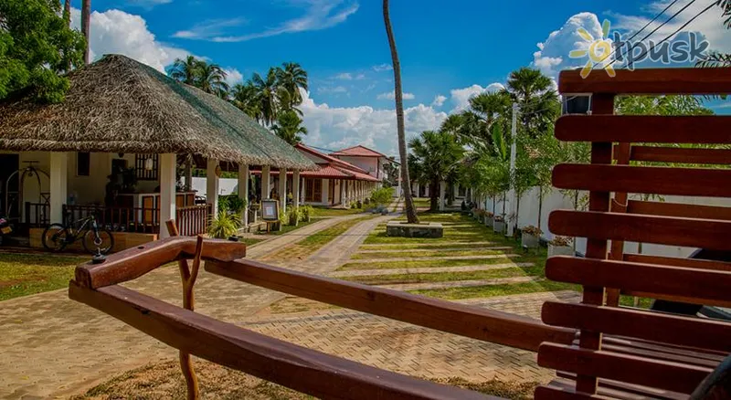 Фото отеля Palm Resort Nilaveli 3* Trincomalee Šri Lanka išorė ir baseinai