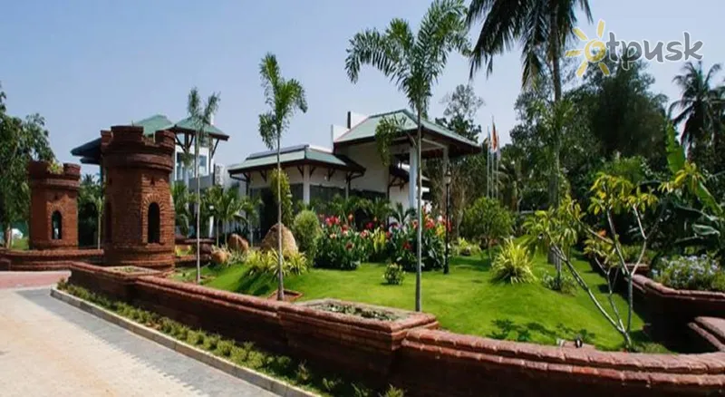 Фото отеля Ruins Chaaya Hotel 4* Полоннарува Шри-Ланка экстерьер и бассейны