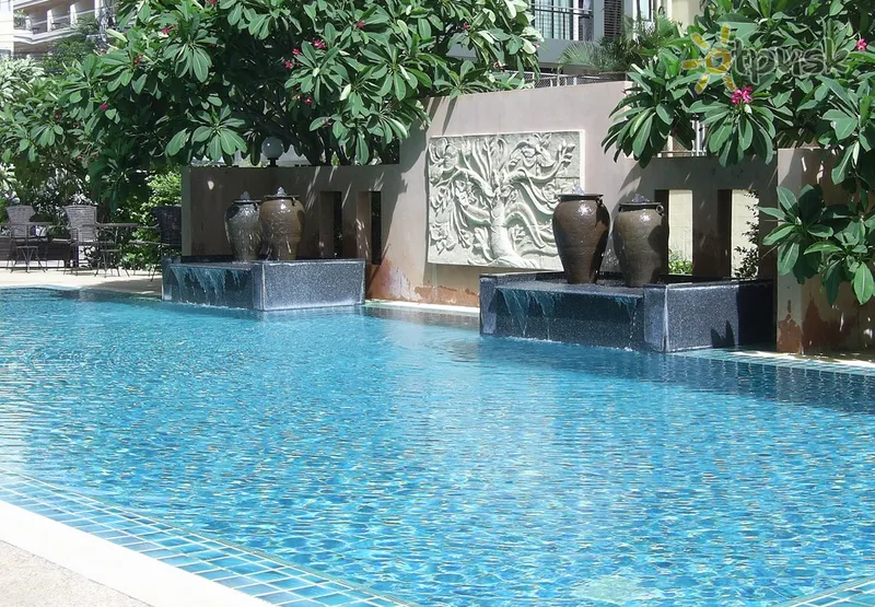Фото отеля Crown Pattaya Beach Hotel 3* Паттайя Таїланд екстер'єр та басейни