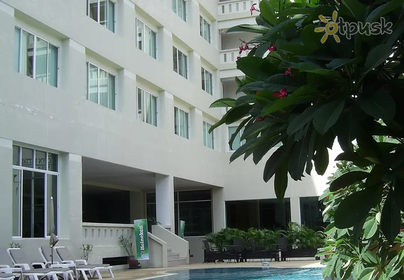 Фото отеля Crown Pattaya Beach Hotel 3* Pataja Taizeme ārpuse un baseini