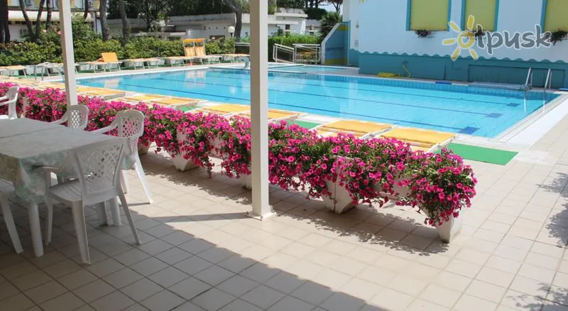 Фото отеля Palm Beach Hotel 3* Лідо Ді Езоло Італія екстер'єр та басейни