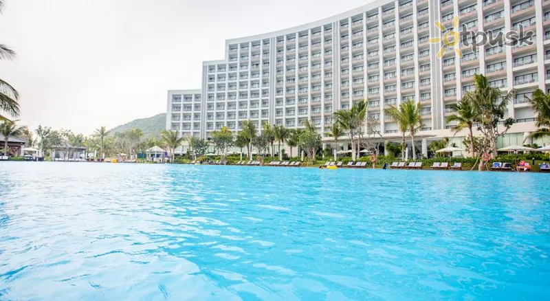 Фото отеля Vinpearl Nha Trang Bay Resort & Villas 5* Нячанг Вьетнам экстерьер и бассейны