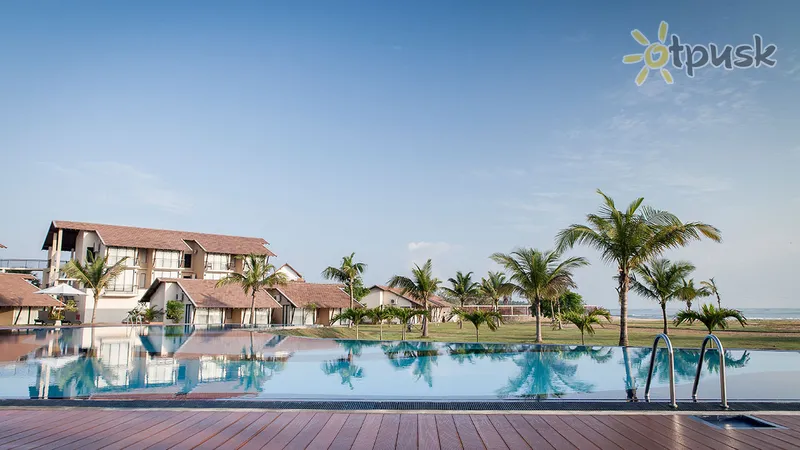 Фото отеля The Calm Resort & Spa 5* Пасикуда Шри-Ланка экстерьер и бассейны