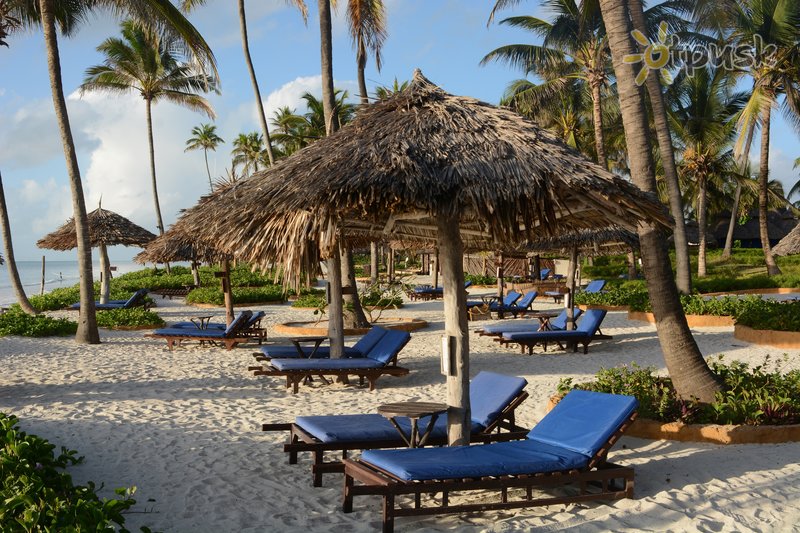 Фото отеля Breezes Beach Club & Spa 5* Бведжу Танзания пляж
