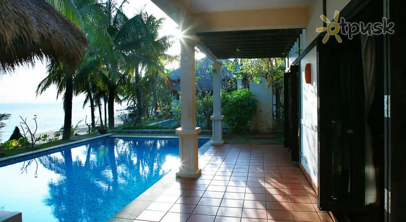 Фото отеля Son Tra Resort & Spa 5* Danangas Vietnamas išorė ir baseinai