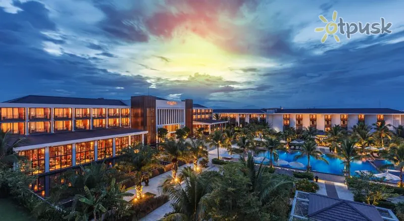 Фото отеля Sunrise Premium Resort 5* Хой Ан Вьетнам экстерьер и бассейны