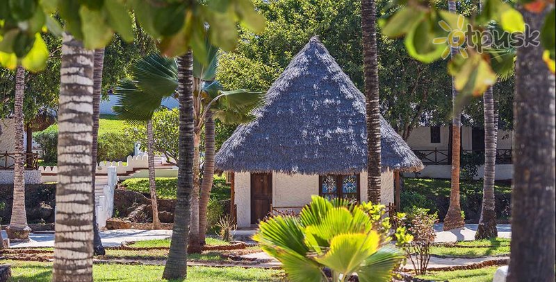 Фото отеля Diamonds Mapenzi Beach 4* Кивенгва Танзания экстерьер и бассейны