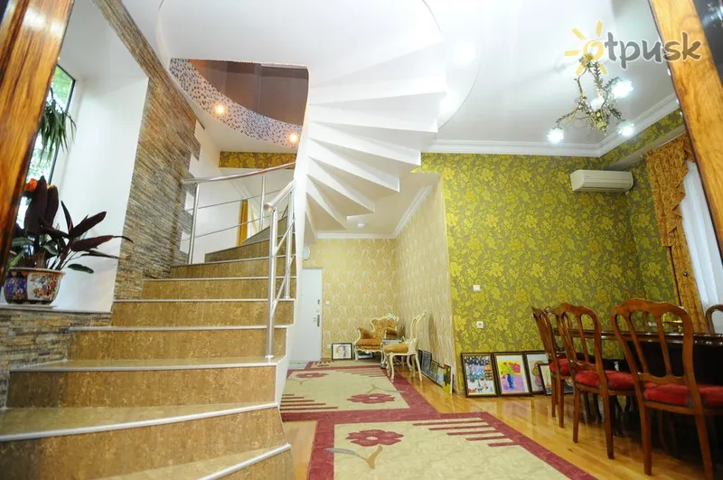Фото отеля Dzveli Batumi 2* Батумі Грузія лобі та інтер'єр