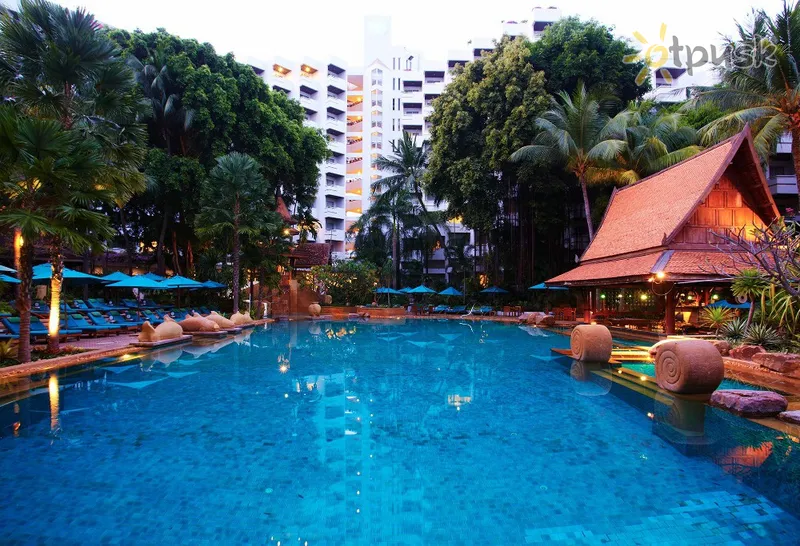 Фото отеля Avani Pattaya Resort & Spa 5* Паттайя Таиланд экстерьер и бассейны