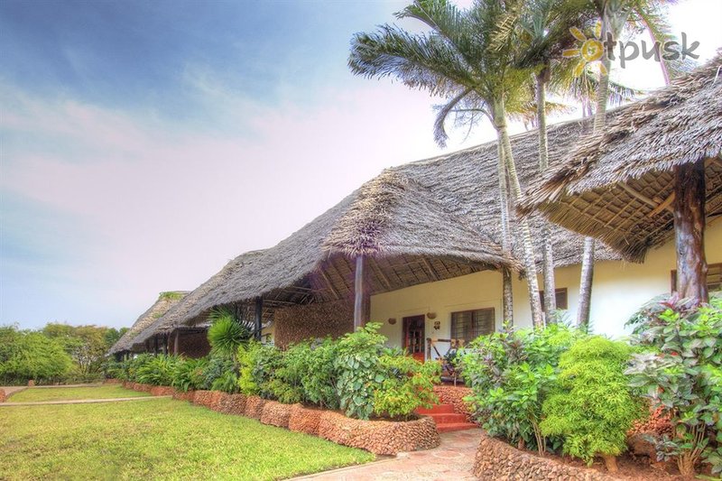 Фото отеля Ras Nungwi Beach Hotel 5* Нунгви Танзания экстерьер и бассейны