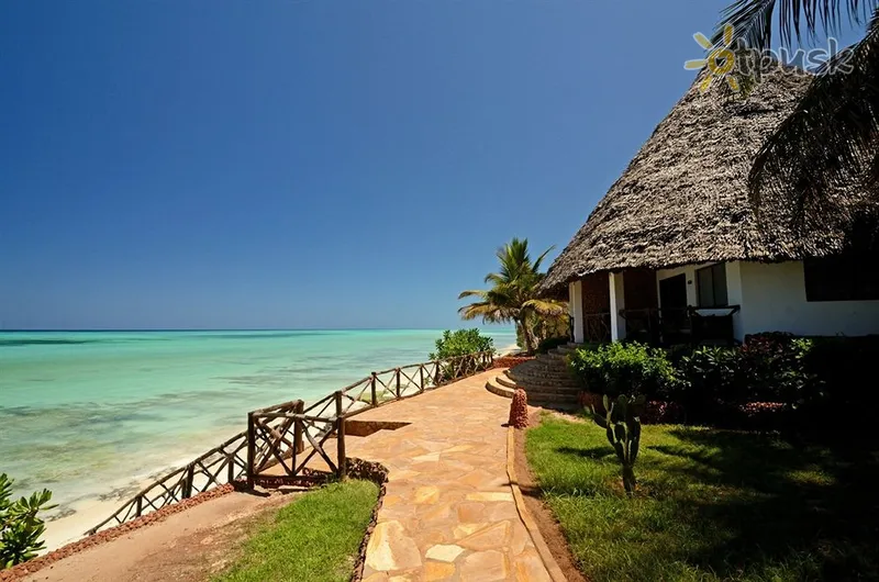 Фото отеля Ras Nungwi Beach Hotel 5* Нунгві Танзанія екстер'єр та басейни