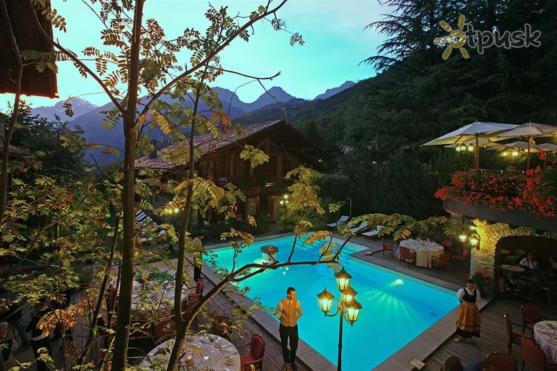 Фото отеля Mont Blanc Hotel Village 5* Courmayeur Italija išorė ir baseinai