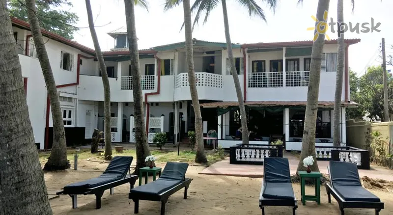 Фото отеля Dephanie Beach Guest House 2* Негомбо Шри-Ланка экстерьер и бассейны