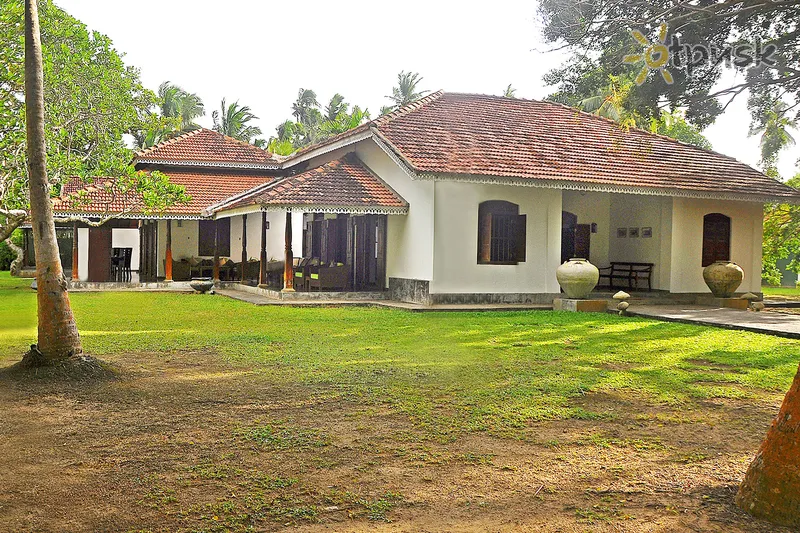 Фото отеля Villa Modarawattha 3* Коггала Шри-Ланка экстерьер и бассейны