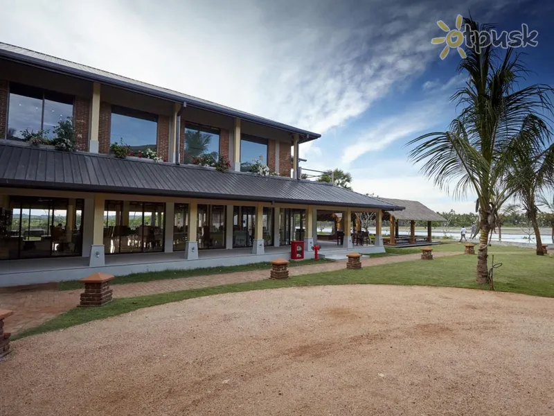 Фото отеля Amaranthe Bay Resort & Spa 5* Тринкомали Шри-Ланка экстерьер и бассейны