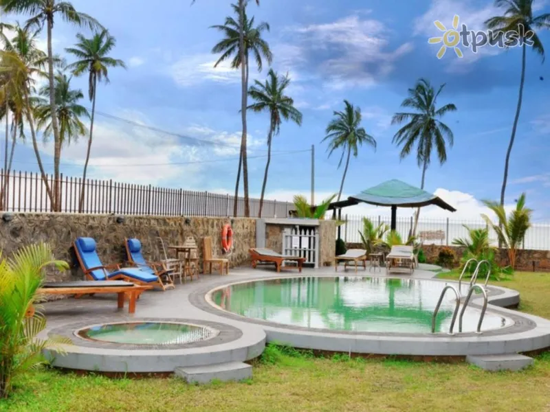 Фото отеля C & I Beach Hotel Chilaw 3* Негомбо Шри-Ланка экстерьер и бассейны