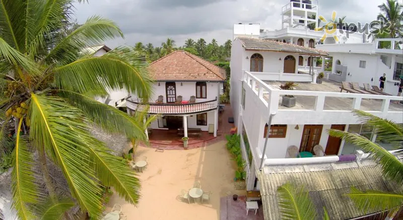 Фото отеля Royal Beach Hotel & Restaurant 3* Хиккадува Шри-Ланка экстерьер и бассейны