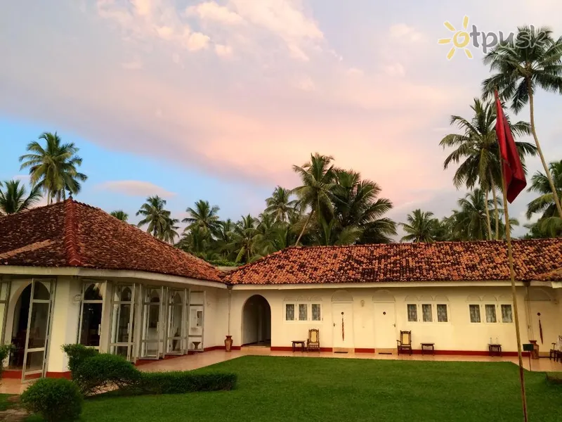Фото отеля Lotus Villa 4* Ахунгалла Шри-Ланка экстерьер и бассейны