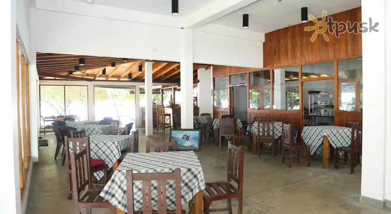 Фото отеля Surf Sea Breeze 2* Matāra Šrilanka bāri un restorāni