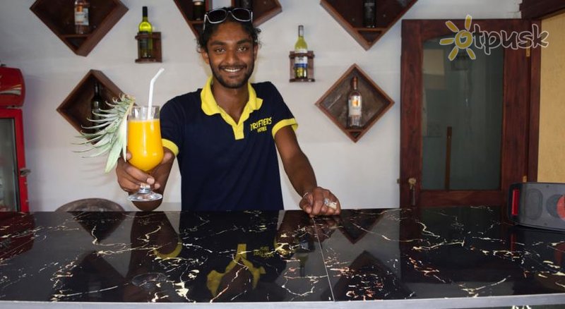 Фото отеля Drifters Hotel 3* Хіккадува Шрі Ланка бари та ресторани