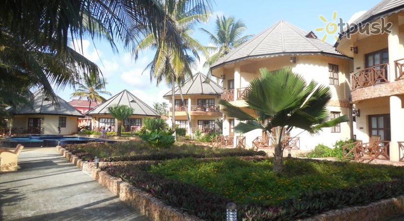 Фото отеля Arabian Nights Suites 3* Паже Танзания экстерьер и бассейны