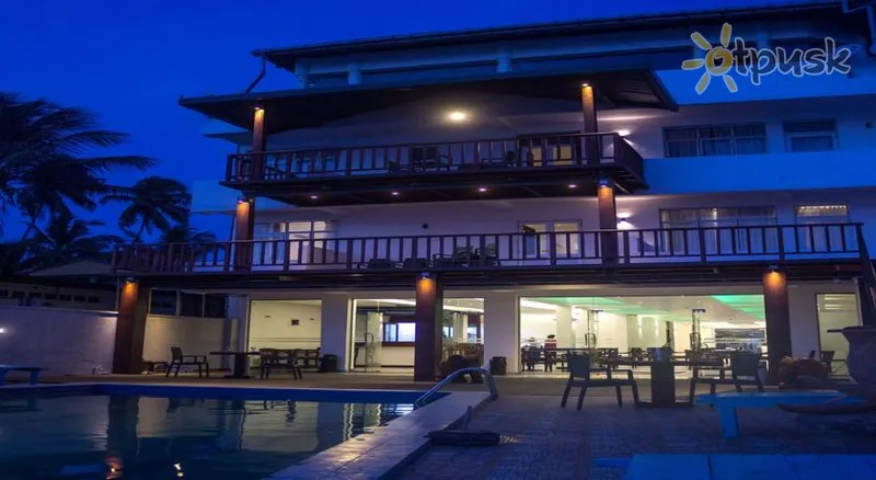 Фото отеля Lucky Seven Beach Resort 3* Хіккадува Шрі Ланка екстер'єр та басейни