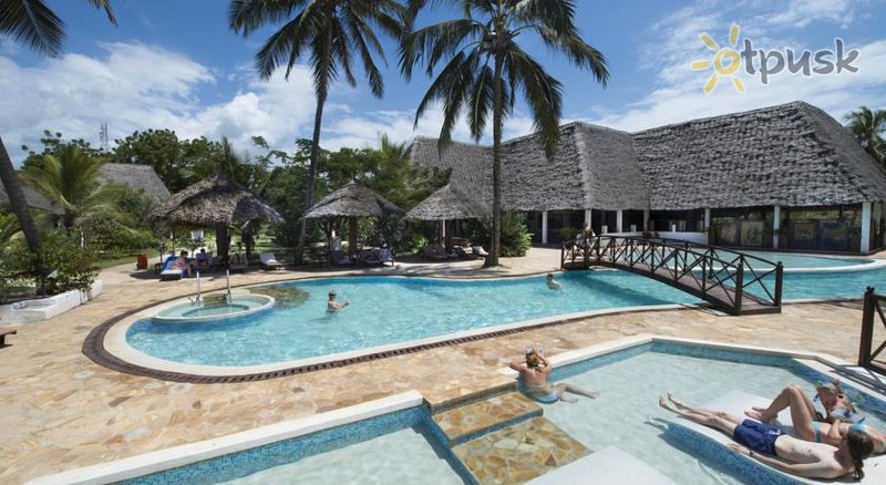 Фото отеля Uroa Bay Beach Resort 4* Уроа Танзанія екстер'єр та басейни
