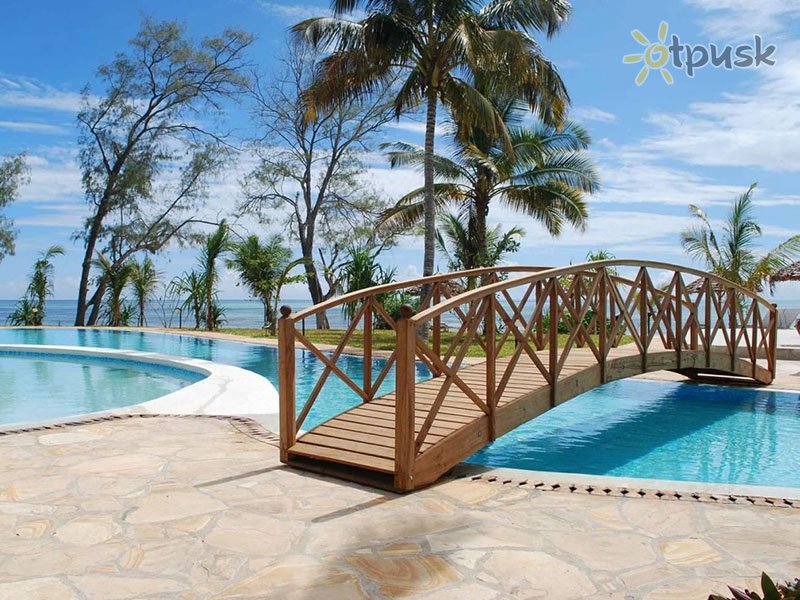 Фото отеля Uroa Bay Beach Resort 4* Уроа Танзанія екстер'єр та басейни
