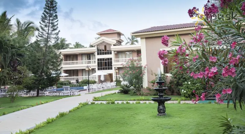 Фото отеля De Mandarin Beach Resort Suites & Villas 4* Ziemeļu goa Indija ārpuse un baseini