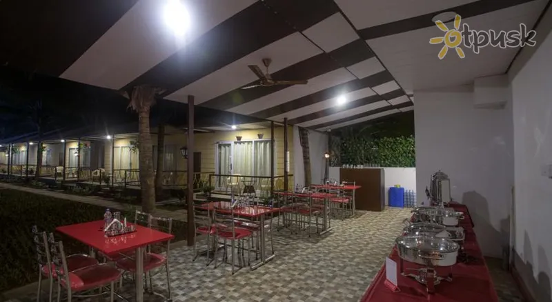 Фото отеля FabHotel Retreat Morjim 3* Північний Гоа Індія бари та ресторани