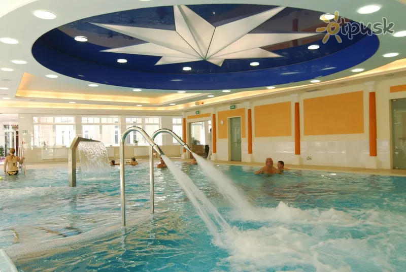 Фото отеля Hvezda 4* Маріанське-Лазне Чехія екстер'єр та басейни