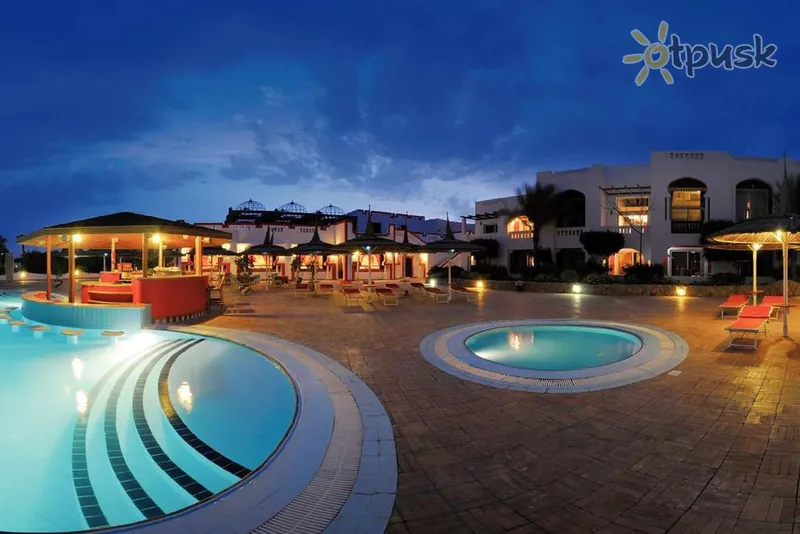 Фото отеля Domina Coral Bay Resort, Diving, Spa & Casino 5* Šarm el Šeichas Egiptas išorė ir baseinai