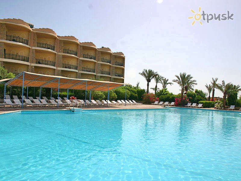 Фото отеля El Samaka Beach Hotel 3* Хургада Египет экстерьер и бассейны
