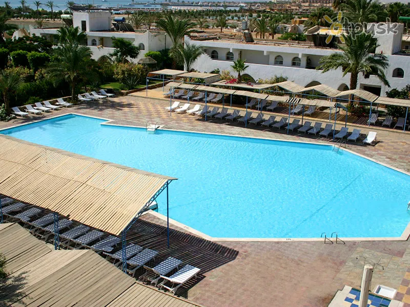 Фото отеля El Samaka Beach Hotel 3* Hurgada Egiptas išorė ir baseinai