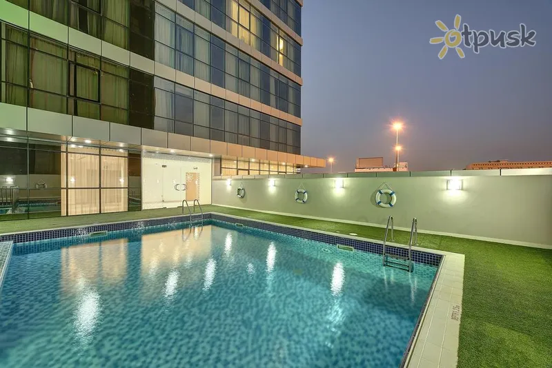 Фото отеля Royal Continental Hotel 4* Dubaija AAE ārpuse un baseini