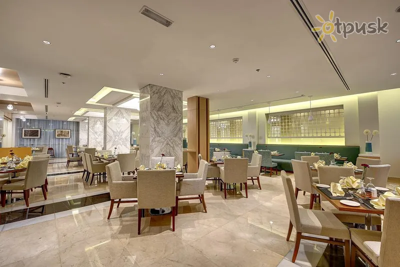 Фото отеля Royal Continental Hotel 4* Dubaija AAE bāri un restorāni