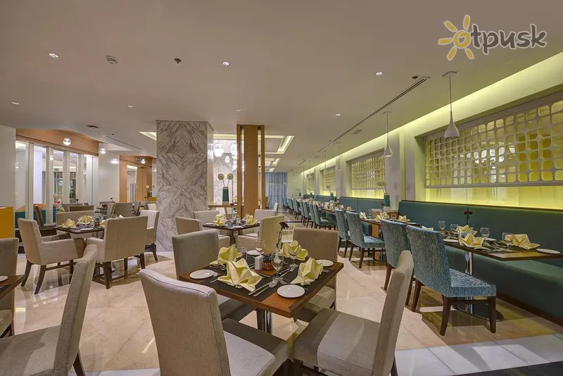 Фото отеля Royal Continental Hotel 4* Дубай ОАЕ бари та ресторани