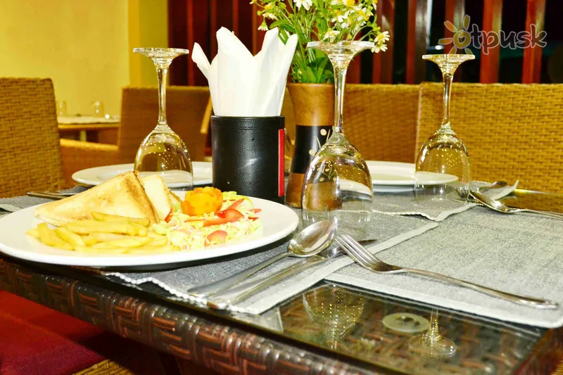Фото отеля UI Inn Hotel 3* Мале Мальдіви бари та ресторани