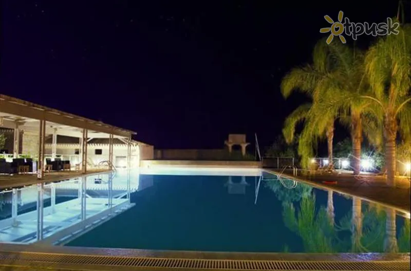 Фото отеля Zoe Resort 3* Peloponesas Graikija išorė ir baseinai