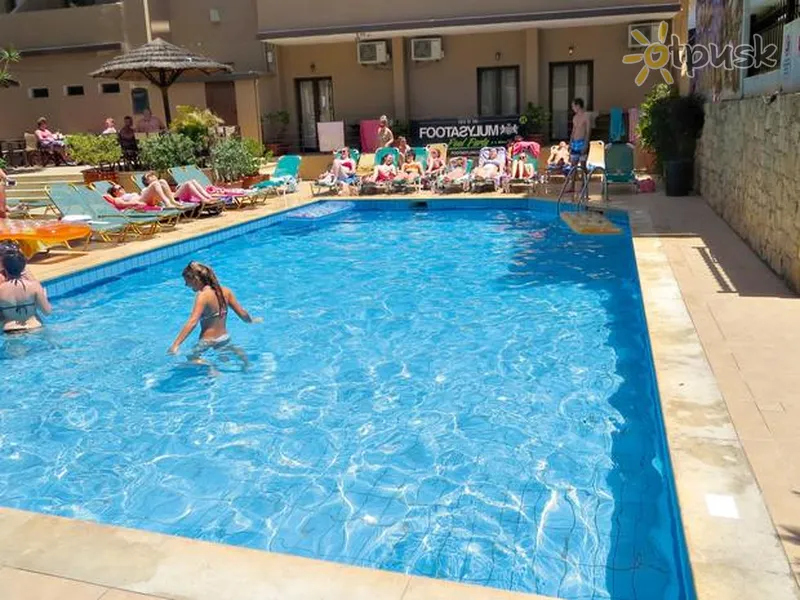 Фото отеля 7 Days Apartments 3* Kreta – Heraklionas Graikija išorė ir baseinai