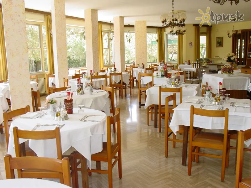 Фото отеля Amigos Golf Hotel 3* Riminis Italija barai ir restoranai