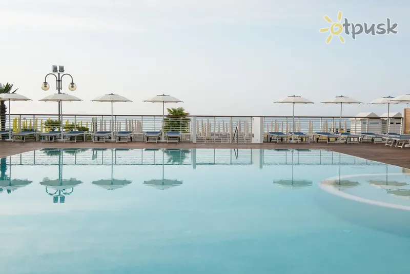 Фото отеля Cambridge Hotel 4* Lido di Jesolo Italija išorė ir baseinai