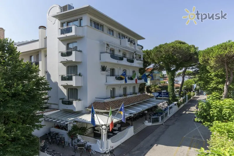 Фото отеля Diamond Hotel (Riccione) 4* Римини Италия экстерьер и бассейны