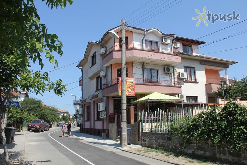 Фото отеля Golden Lion Family Hotel 2* Созополь Болгария экстерьер и бассейны