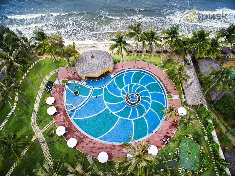 Фото отеля Muong Thanh Mui Ne Hotel 4* Фант'єт В'єтнам екстер'єр та басейни
