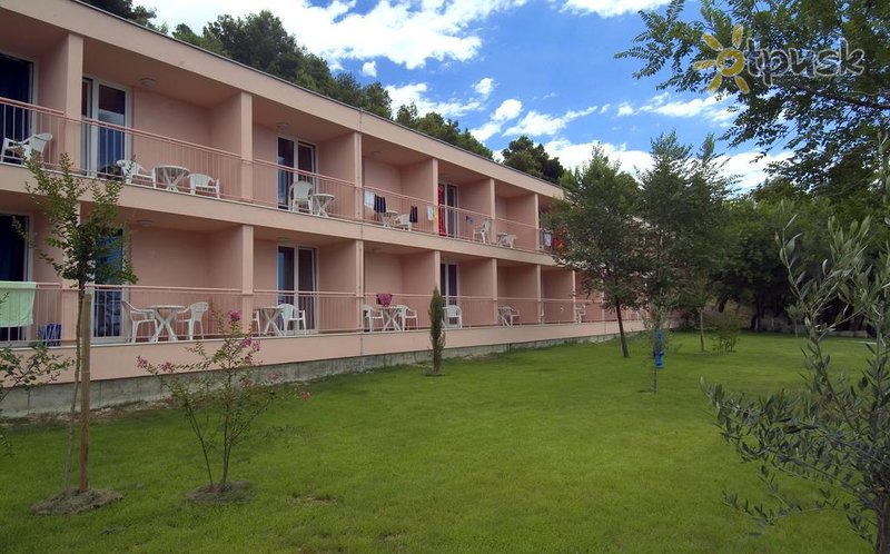 Фото отеля Tourist Settlement Brzet 3* Омиш Хорватия экстерьер и бассейны